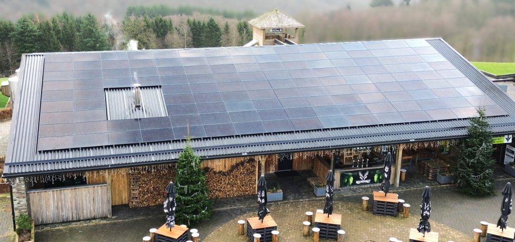 Toiture équipée de panneaux photovoltaïques